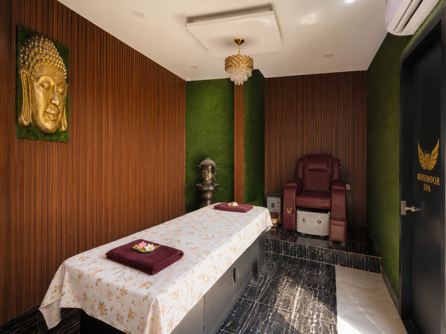 Massage room at Kohinoor Spa